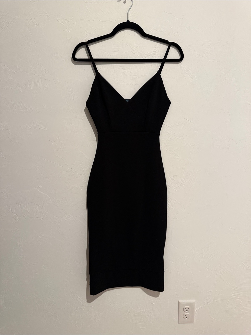 Elegant Black Midi Dress with Spaghetti Straps